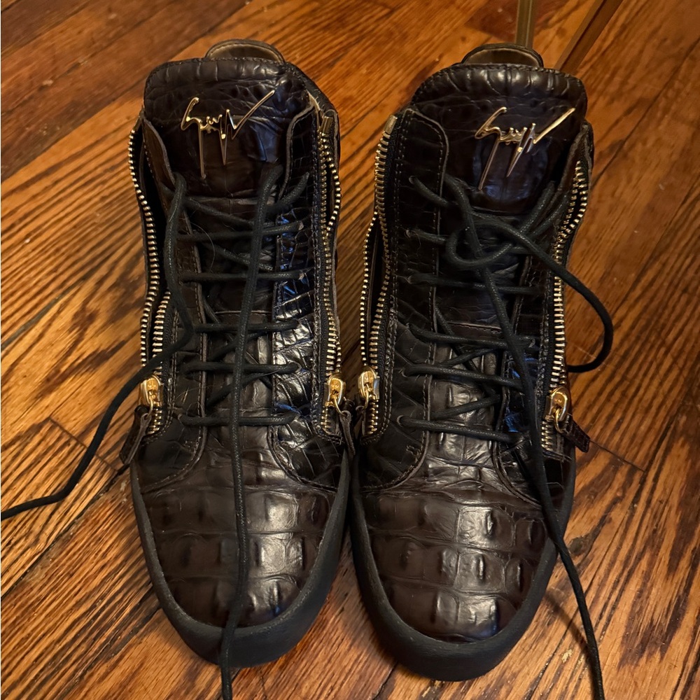 Giuseppe Zanotti size 11 or 44 mid / high rise sneaker, croc / alligator style